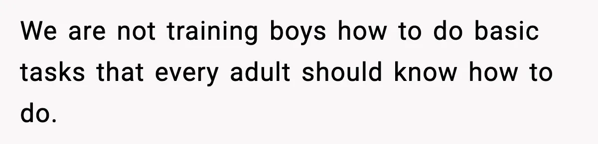 Woman Calls Out Boyfriend’s “I Don’t Know How” Routine, Now He Finally Picks Up The Mop We are not training boys how to do basic tasks that every adult should know how to do.