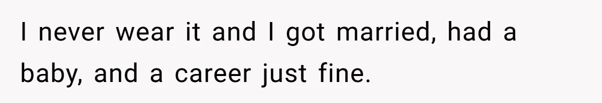 Coworker Gossips To The Office About His Date Not Wearing Makeup To Their First Outing I never wear it and I got married, had a baby, and a career just fine.