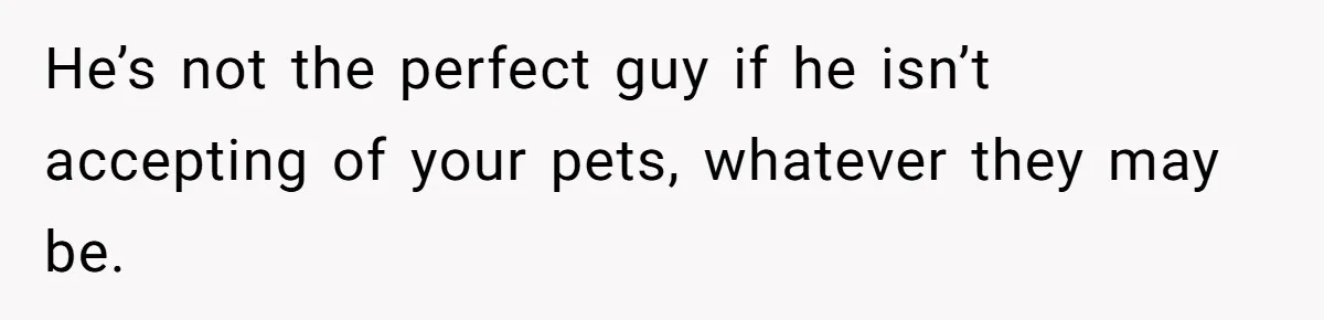 Woman Adds Pet Lobster To Her Exotic Collection, Boyfriend Disapproves And Threatens To Cook He’s not the perfect guy if he isn’t accepting of your pets, whatever they may be.
