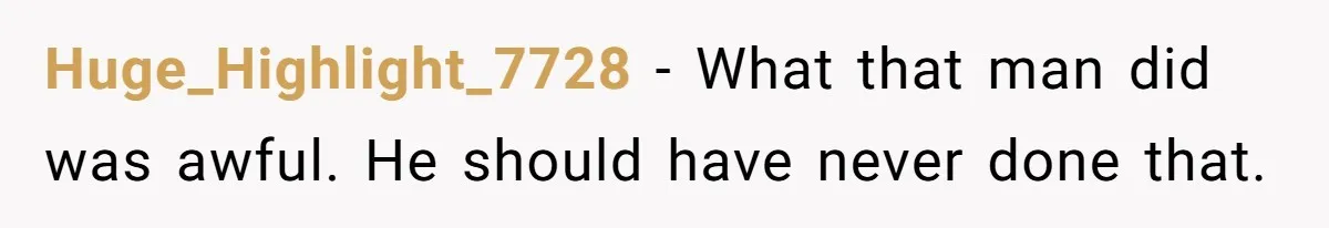 Woman Goes On A First Date In 6 Years And Gets Left With The Bill Huge_Highlight_7728 − What that man did was awful. He should have never done that.
