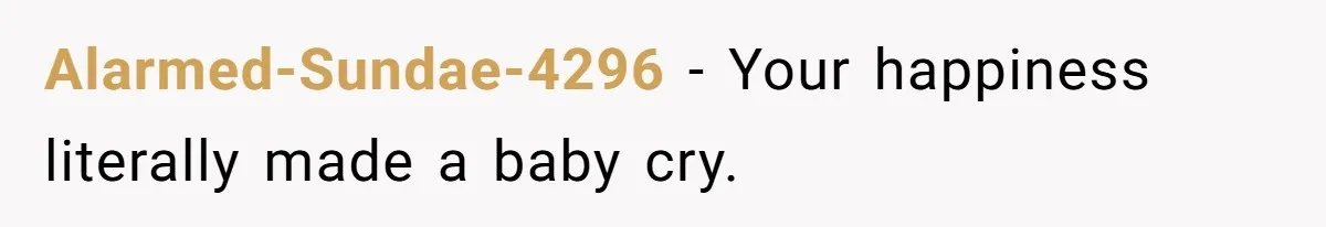 Man Yells “HELL YEAH” To Proposal, Accidentally Ruins Baby’s Beach Nap Alarmed-Sundae-4296 − Your happiness literally made a baby cry.