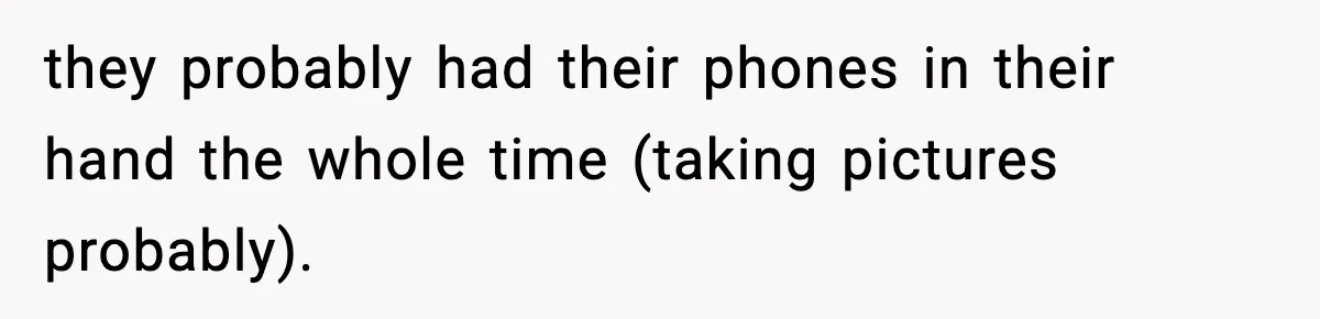 Man Leaves Girlfriend At Pumpkin Patch After She And Her Friends Ignore Him All Day they probably had their phones in their hand the whole time (taking pictures probably).
