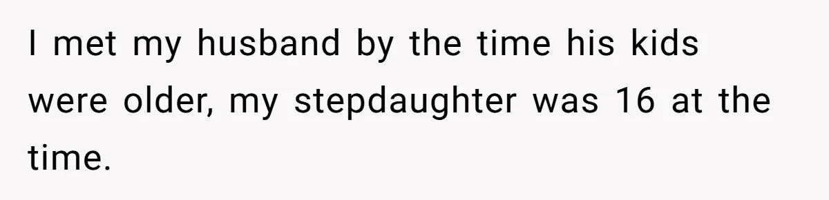 Stepmom Says No To Stepdaughter’s Wedding Prep Because Of Her Rescue Parrot I met my husband by the time his kids were older, my stepdaughter was 16 at the time.