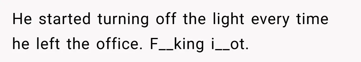 Boss Says “Don’t Disappear,” Employee Sends 9 Bathroom Updates In One Day He started turning off the light every time he left the office. F__king i__ot.
