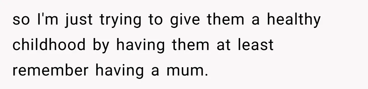 Woman Yells At Ex’s Girlfriend In Front Of Kids After She Tries To Force Them To Call Her ‘Mom’ so I'm just trying to give them a healthy childhood by having them at least remember having a mum.