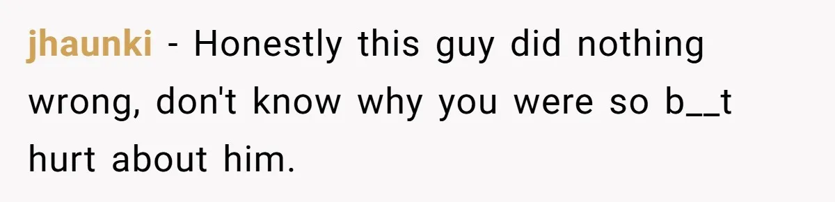 Rude Customer Yells For Wedding Cards, Accidentally Buys The Worst One Possible jhaunki − Honestly this guy did nothing wrong, don't know why you were so b__t hurt about him.